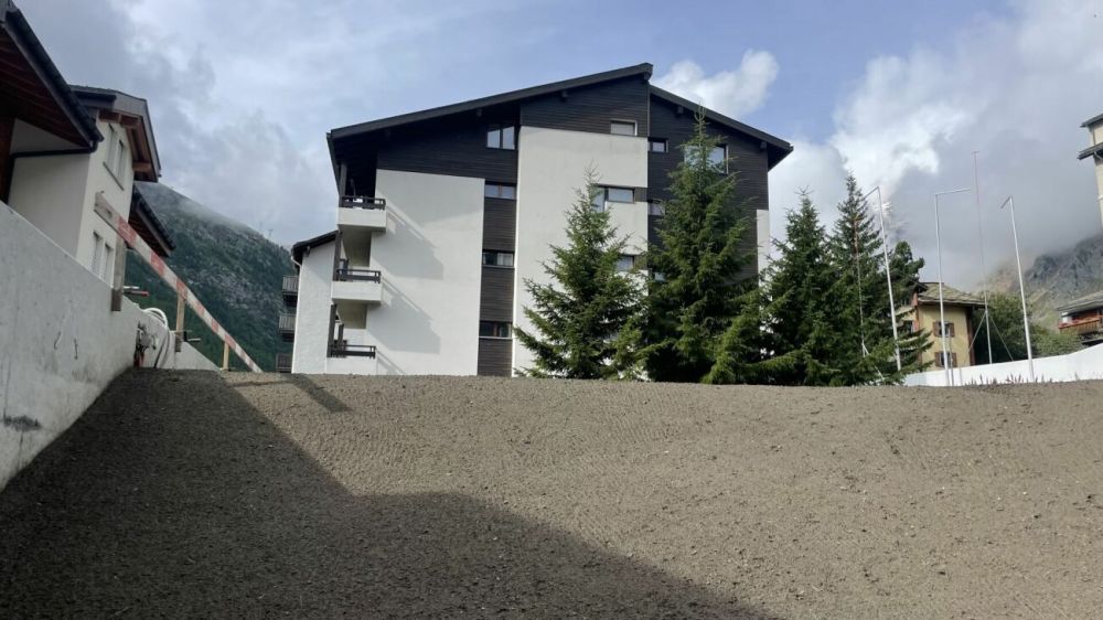 Residence du Glacier an zentraler ruhiger Lage. T5. Die Aussicht aus dieser Sousterrainwohnung ist eingeschränkt. -  Bild 9