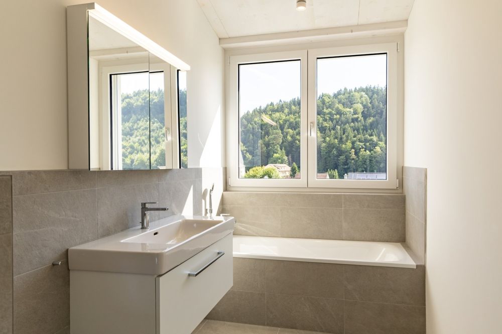 Grosszügige Neubau-Dachwohnung mit Weitblick und Natur - Bad