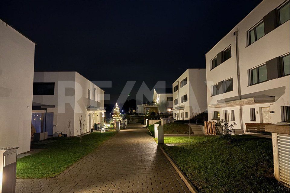 Neubauprojekt 6 Doppeleinfamilienhäuser / Haus Nr. 2 obere Reihe - Bild 1