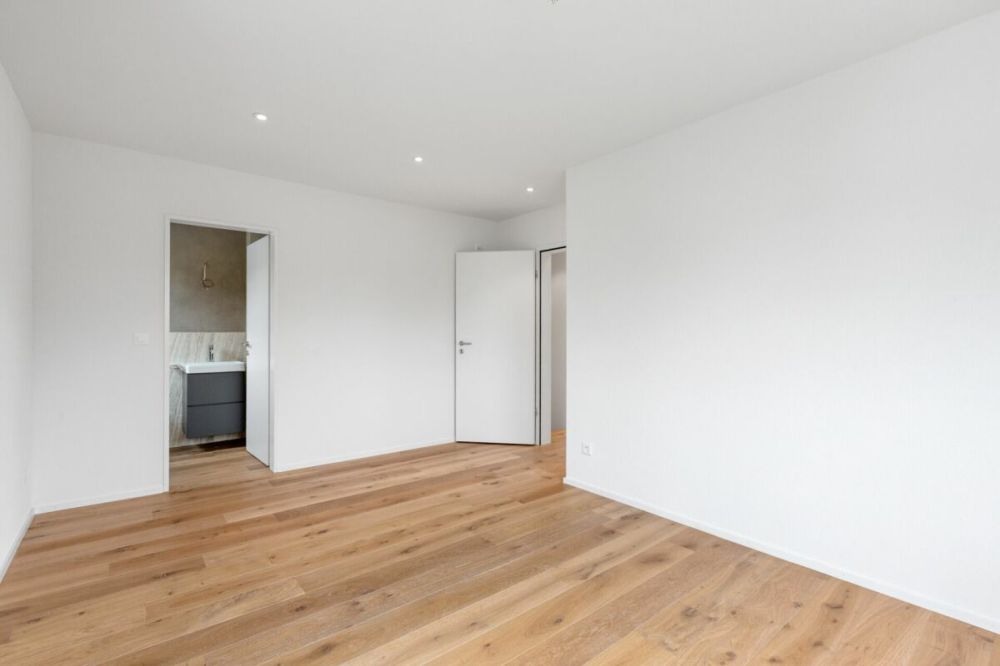 Hochwertige Doppelhaushälfte mit Garten und zwei Abstellplätzen in der Tiefgarage an ruhiger Lage -  Bild 11