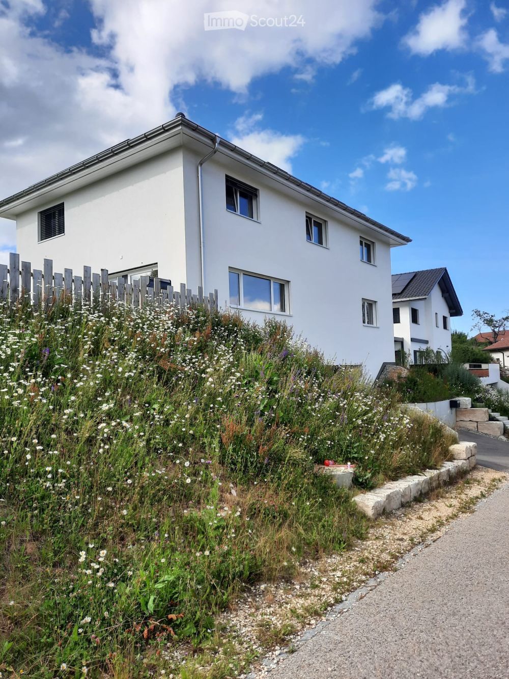 Einzelne neue Villa mit 7,5 Zimmern in Lajoux – Moderner Komfort und friedliche Umgebung -  Bild 2
