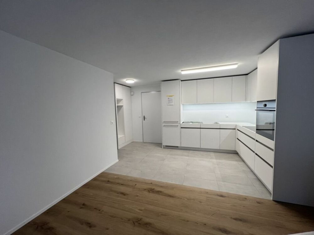 Schmucke 2,5 Zi mit Privatsitzplatz -  Bild 9