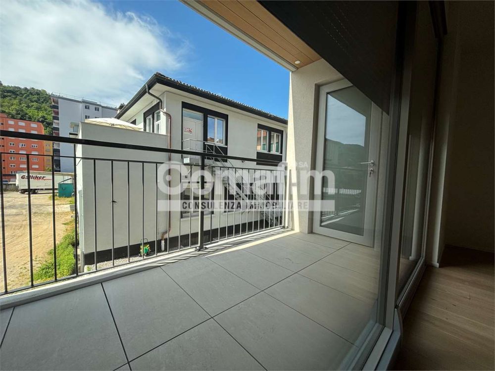Chiasso : 2.5 locali al 1P - Moderno con terrazzo - Bild 5