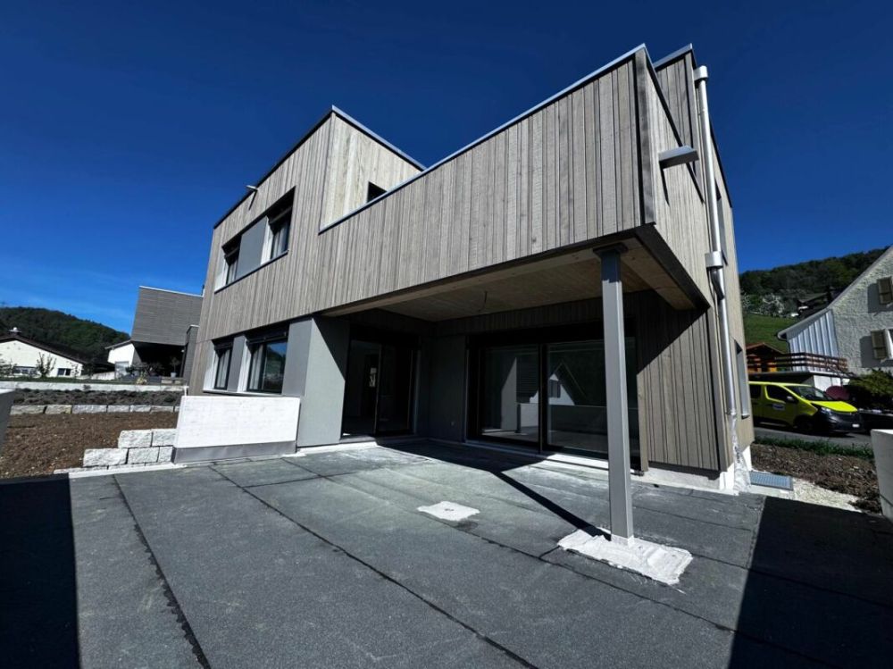 Hochqualitatives 4.5-Zi. EFH - Garten mit Weitsicht, Carport + PP, 3 Nasszellen -  Bild 2