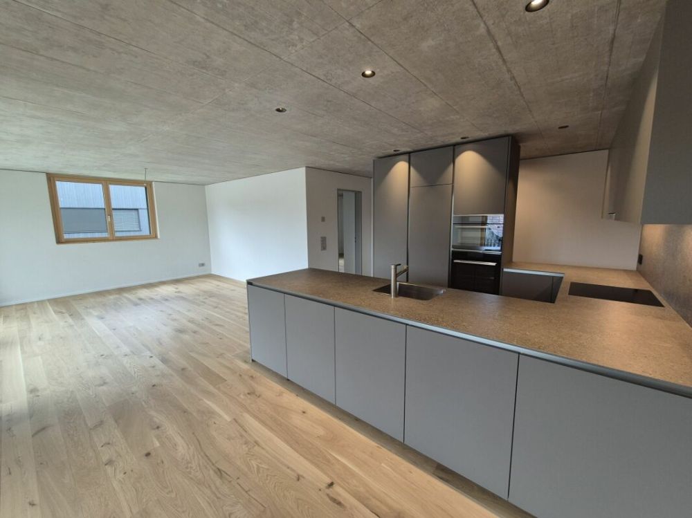 Neue 4.5 Zimmer im 2. Obergeschoss mit grossem Balkon - Wohnen