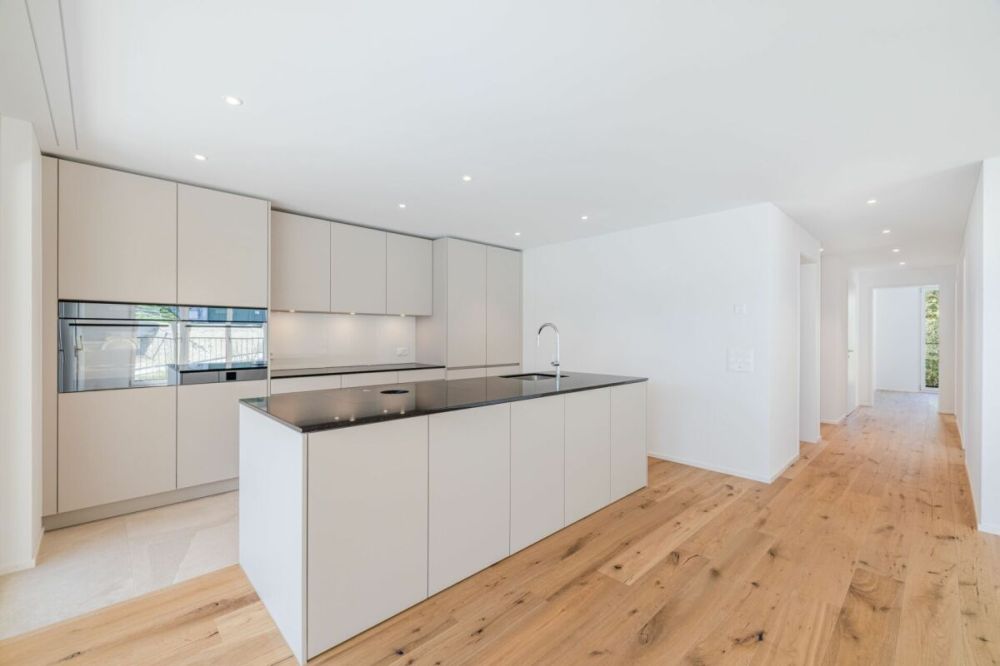 WO DIE SONNE ZU HAUSE IST: STILVOLLE 4.5-ZIMMER-WOHNUNG AN RUHIGER LAGE -  Bild 3