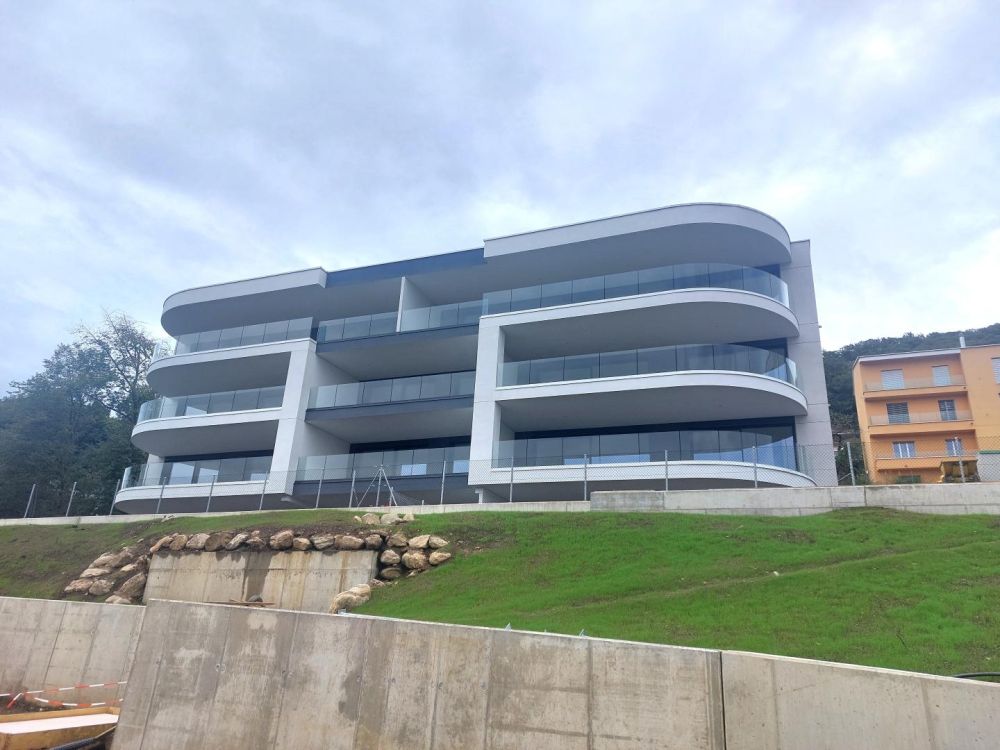 Montagnola: Luxuriöse Wohnung mit Panoramablick und Privatem Garten - Bild 2