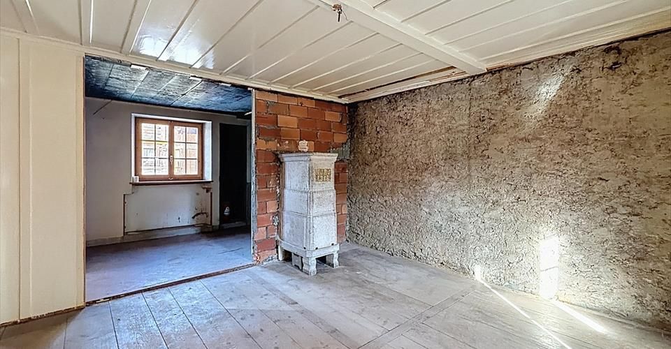 Chalet à rénover – L'âme d'une grange alpine à Sarreyer - Maison jumelée 4.5 pièces - image - 9