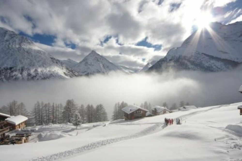 Alpji neue 2.5 Zimmerwohnung in einem der ältesten Weiler Hohnegg oberhalb Saas-Fee. Sportlicher Zugang vom Dorfzentrum, der Lomatte oder Wildi. Mit dem E-bike ganzjährig erreichbar. -  Bild 12
