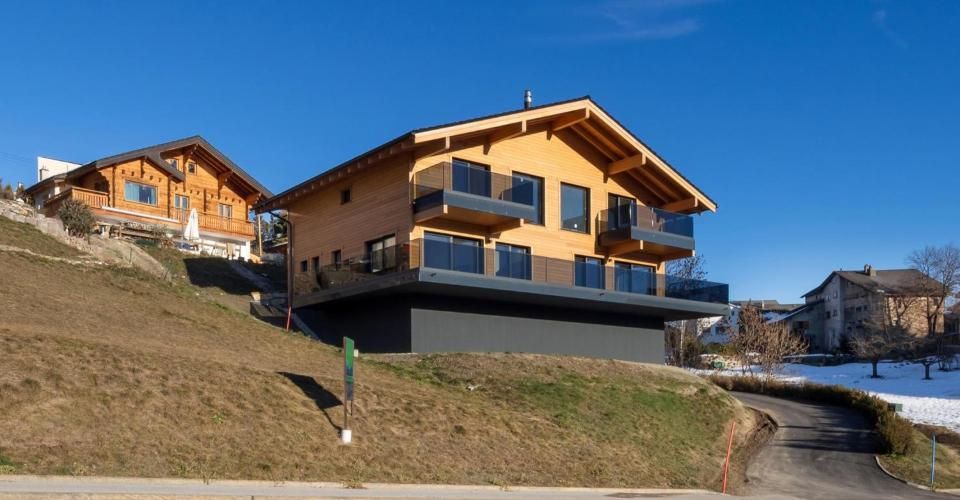 Lens. Propriété regroupant 3 chalets pour un total de 12 chambres à coucher - Maison 15.5 pièces - image - 2