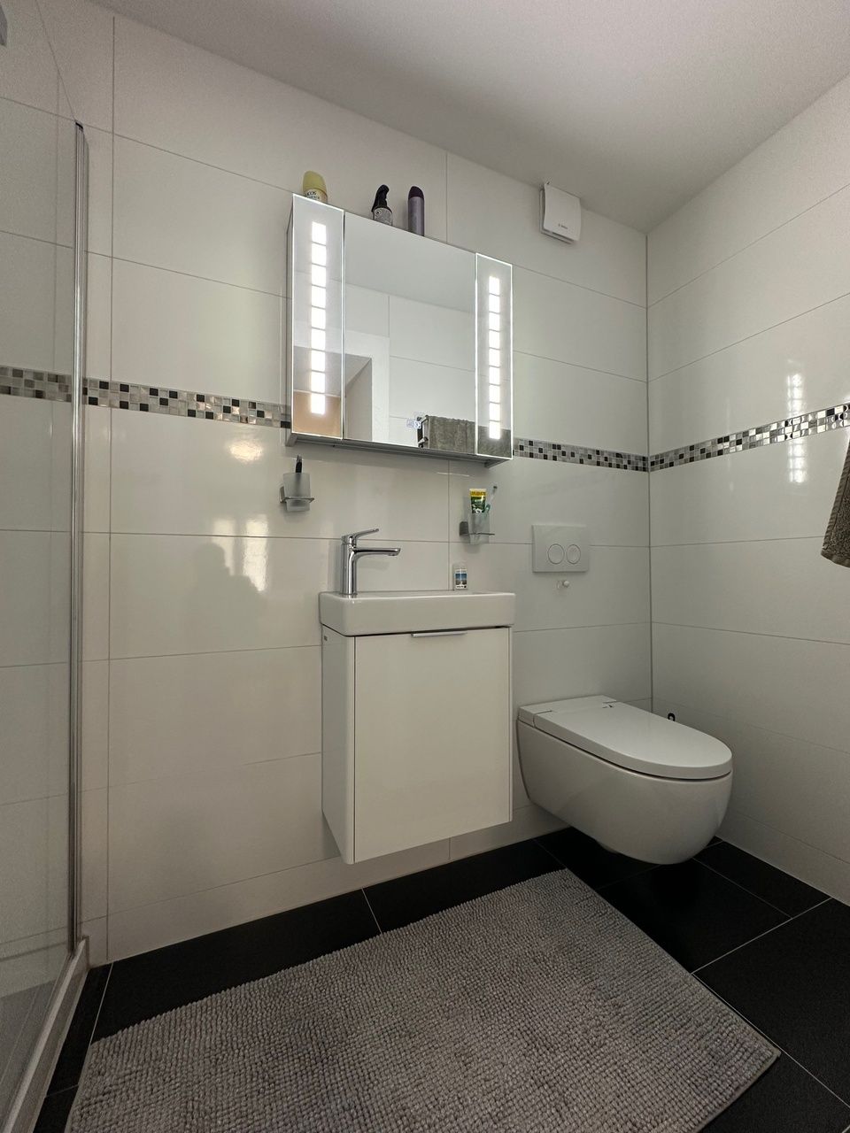 Neuwertige 3.5-Zimmer-Wohnung mit Sitzplatz und Carport zu verkaufen -  Bild 9