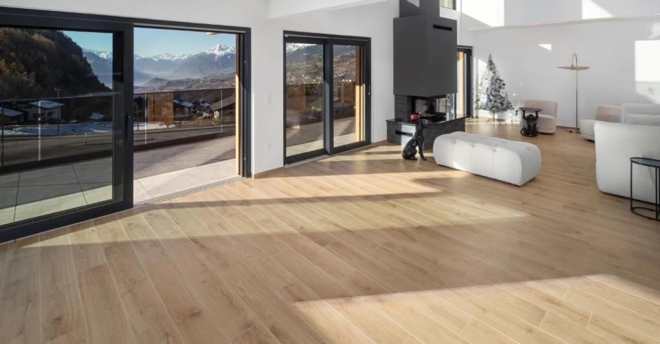 Chalet moderne de 6.5 pièces avec ascenseur, vue panoramique et finiti - Chalet 6.5 pièces - image - 2