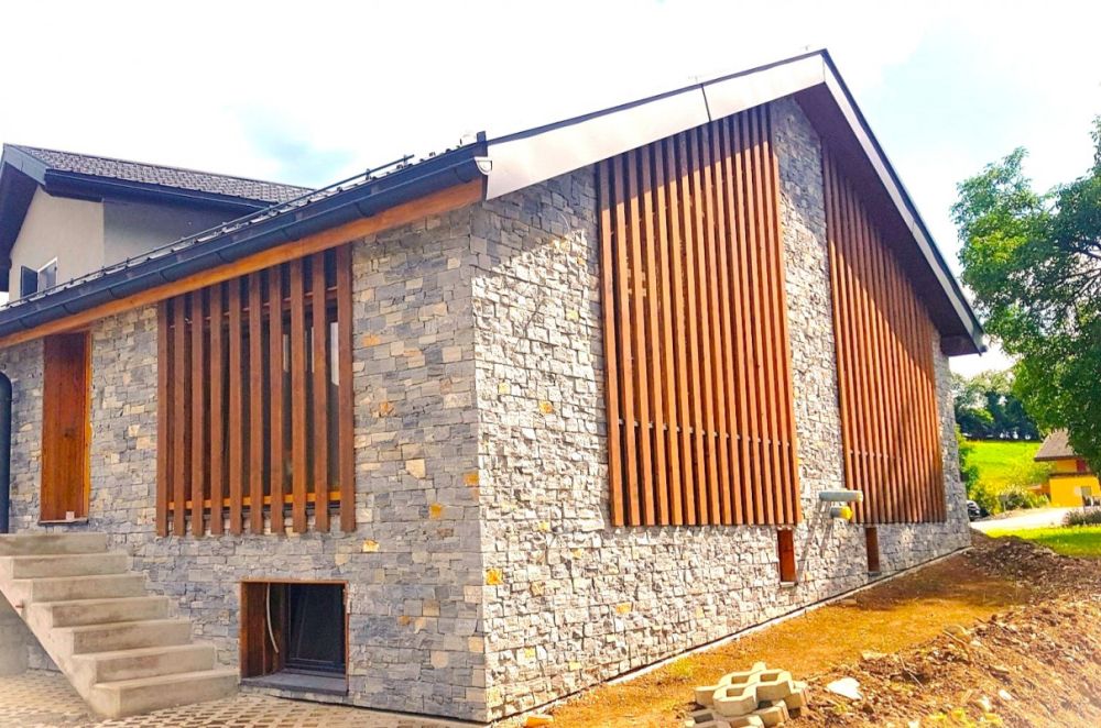 Ökologisches Charmehaus NEU mit Garten, Parkplätzen und schönem Blick -  Bild 1