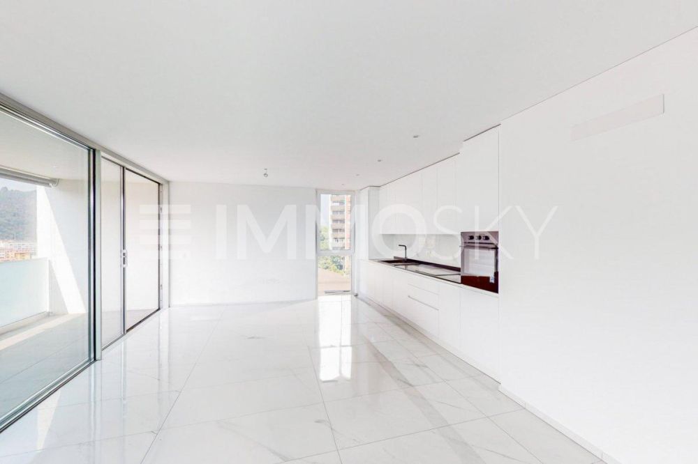 Attico con vista luminoso e confortevole in palazzina nuova - Luminosa zona giorno con accesso al terrazzo