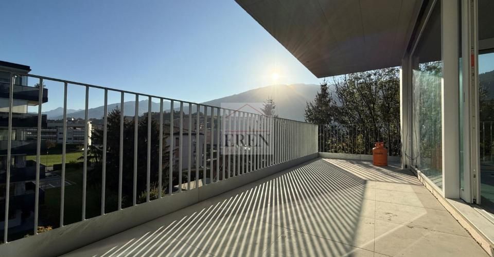 Magnifique attique 4.5 pièces neuf avec grande terrasse panoramique à Conthey lumineux et moderne - Attique 4.5 pièces - image - 8