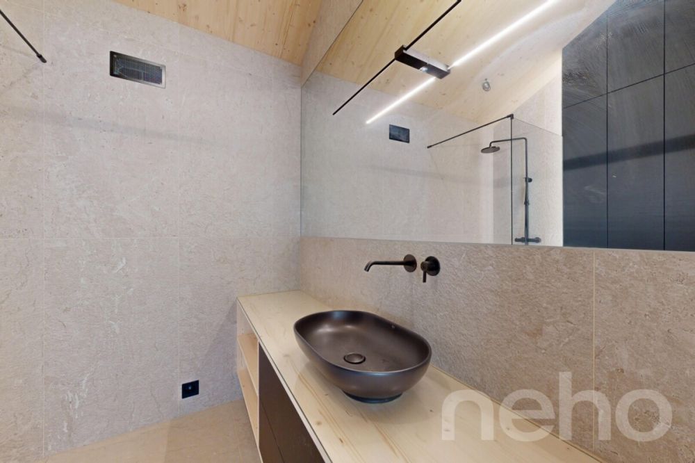 Neubau-Dachgeschosswohnung mit besonderer Architektur und Bergsicht -  Bild 10