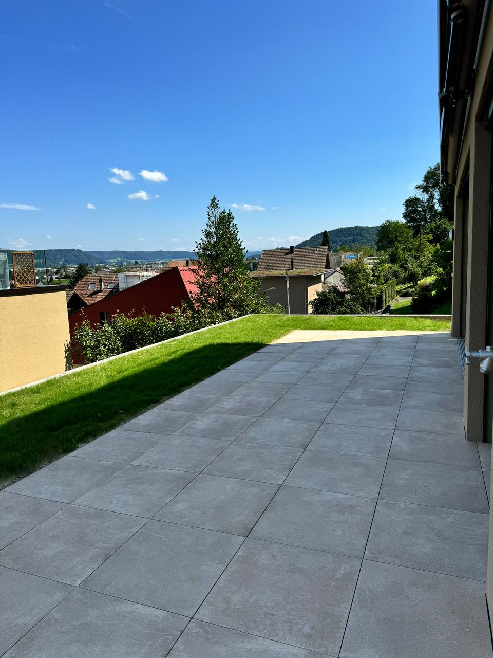Stilvolle 3,5-Zimmer-Terrassenwohnung im Neubau-Zweifamilienhaus - Bild 2