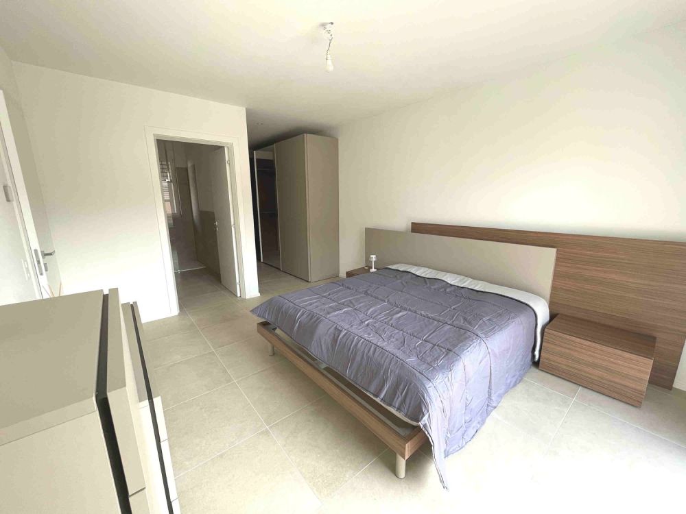 Nuovo appartamento con grande terrazza in zona comoda e strategica -  Bild 8