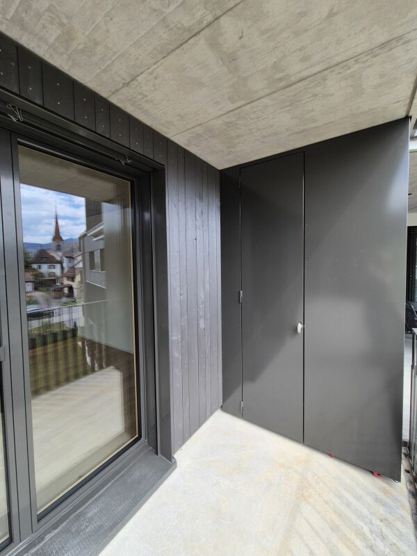 Erstbezug - 4.5 Zimmer im 2. Obergeschoss mit grossem Balkon - Balkonschrank