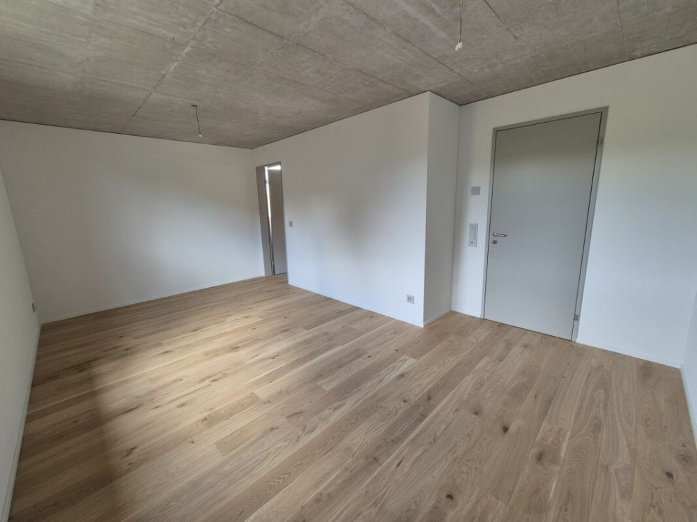 Neue 4.5 Zimmer im 2. Obergeschoss mit grossem Balkon - Elternzimmer