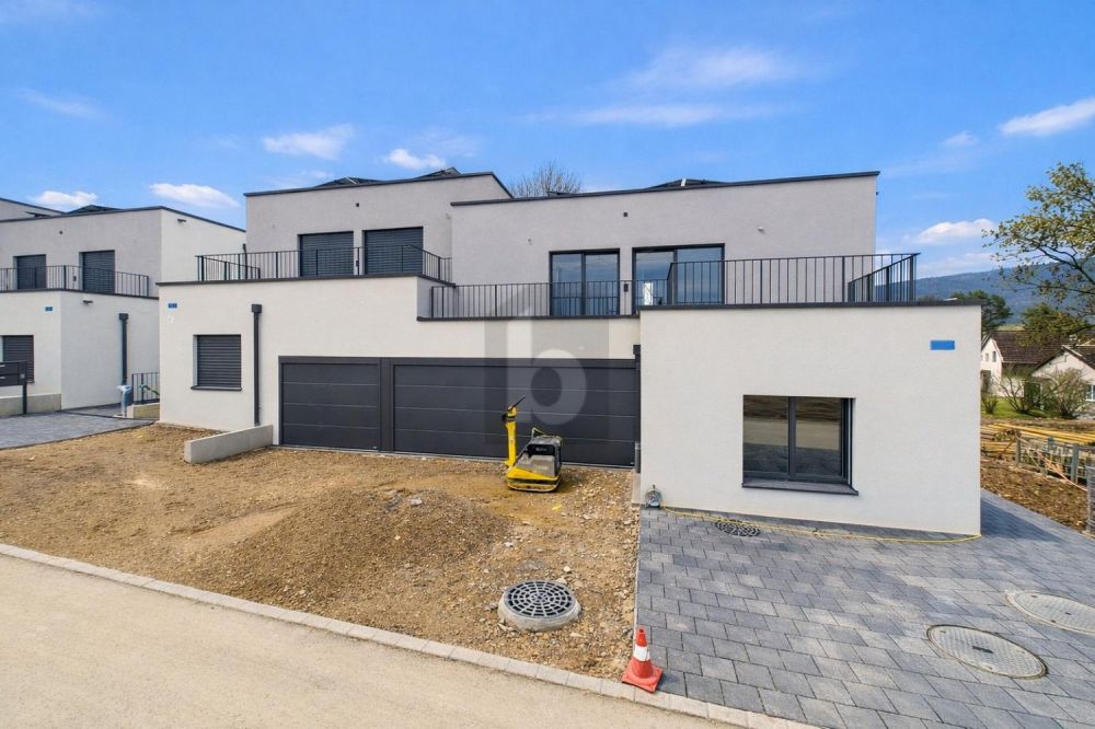 MINERGIE, MIT ZWEI TERRASSEN UND GARTENSITZPLATZ -  Bild 1