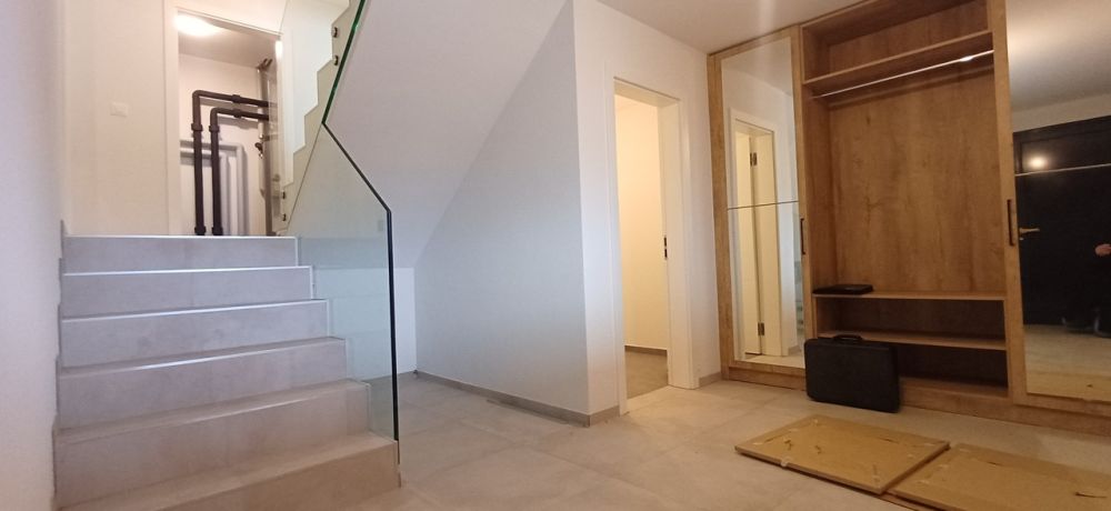 À vendre. Charmante villa mitoyenne de 5.5 pcs. Idéale pour une famill - Bild 3