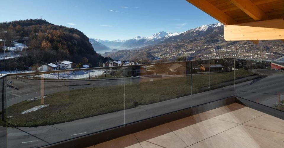 Lens. Propriété regroupant 3 chalets pour un total de 12 chambres à coucher - Maison 15.5 pièces - image - 11