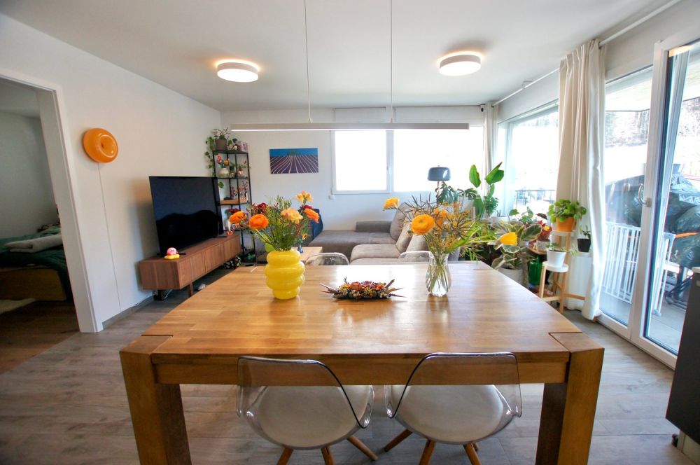 Schönes 3,5-Zimmer-Apartment in Remaufens mit einer überdachten Parkplatz -  Bild 2