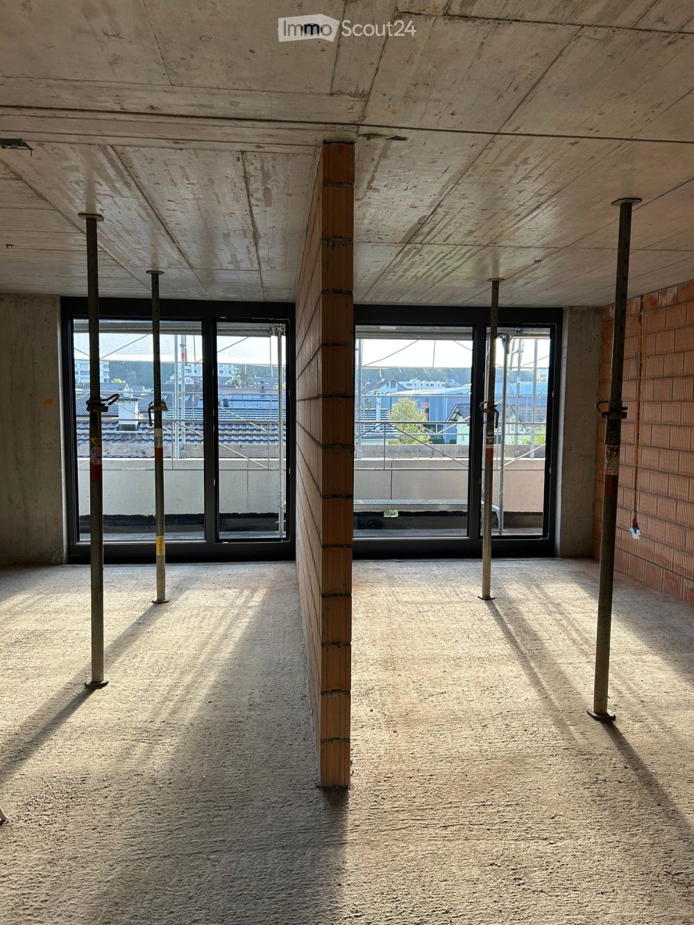 Letzte verfügbare Neubauwohnung in attraktivem 4-Familienhaus in Heimberg -  Bild 2