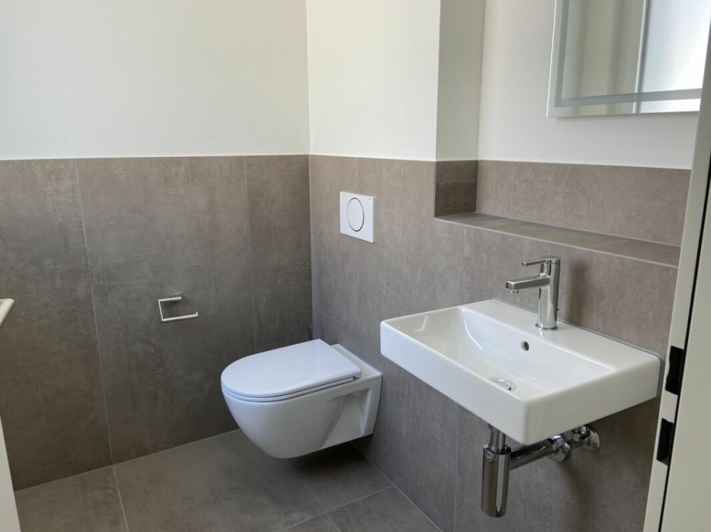 6 1/2-Zimmer-Doppeleinfamilienhaus mit nutzbarer Landfläche -  Bild 8