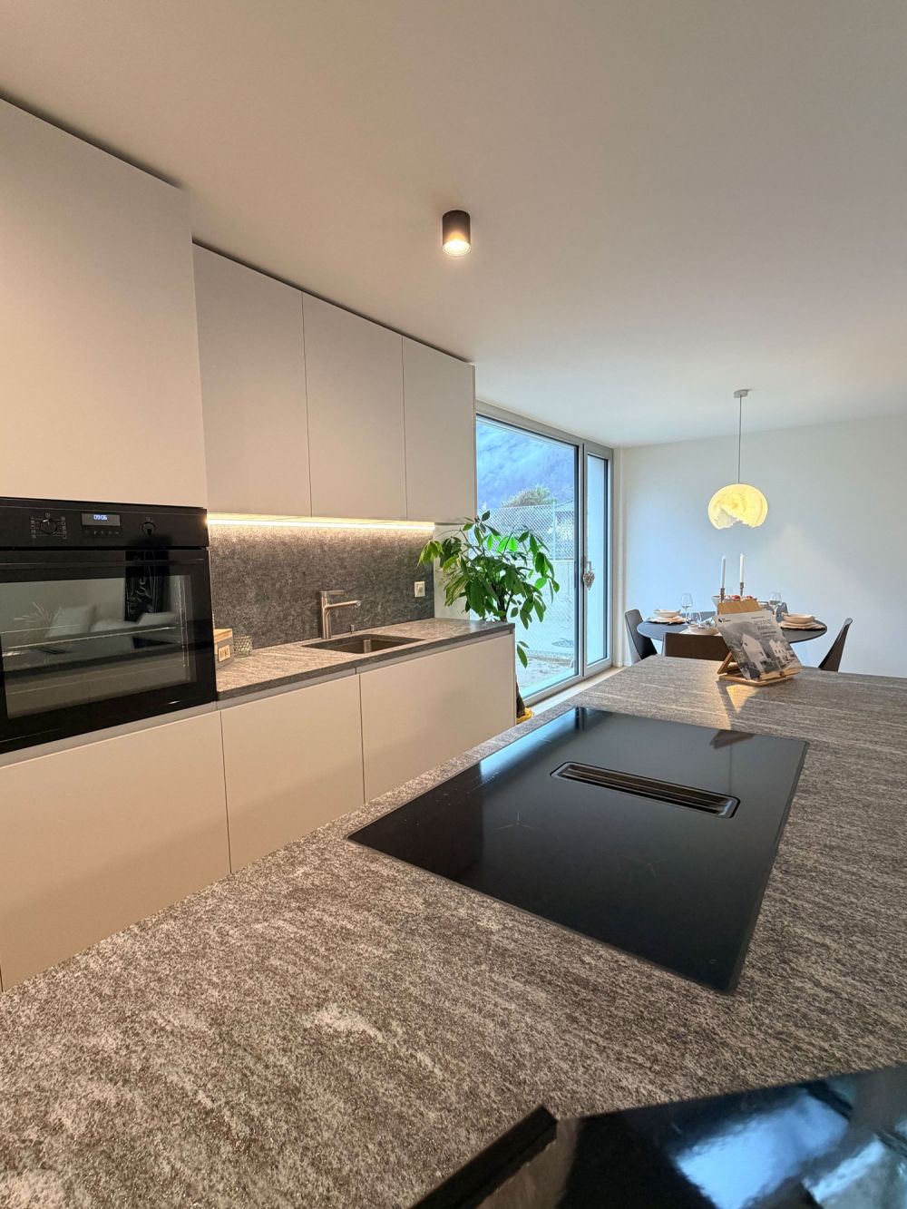 Residenze Amarillys - Villette moderne e accoglienti di 5 locali con giardino a Roveredo (GR) - Bild 3