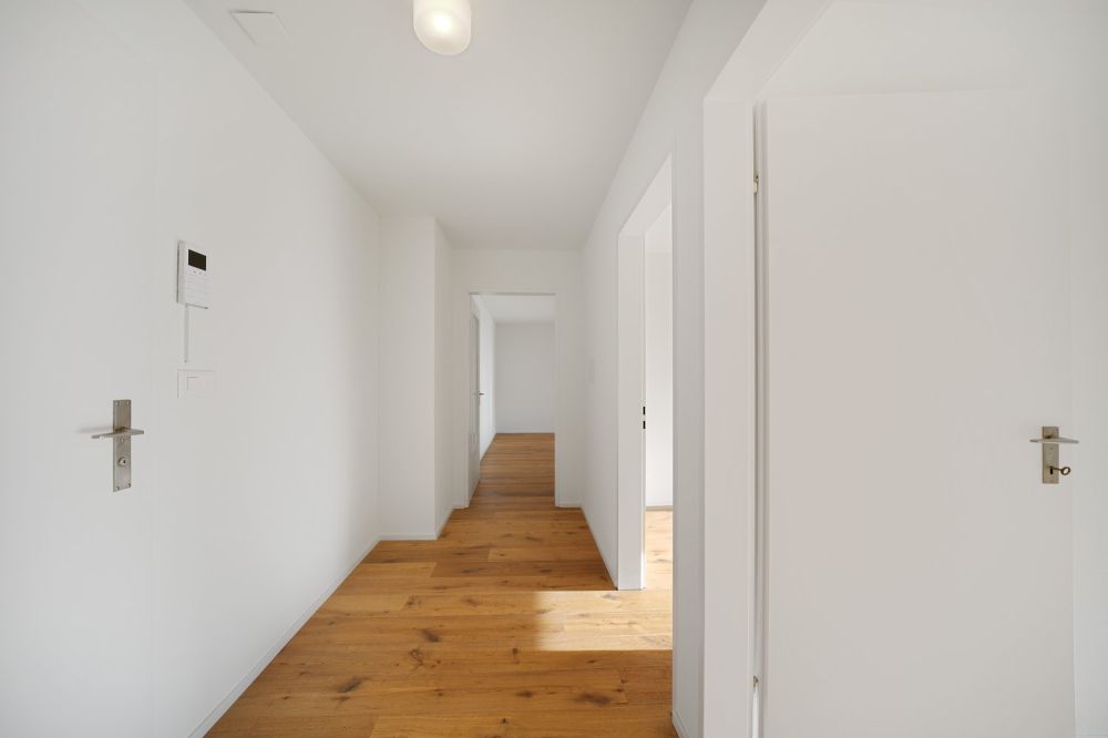 Kernsanierte 3½ Zimmerwohnung mit wunderschöner Bergsicht - Bild 3