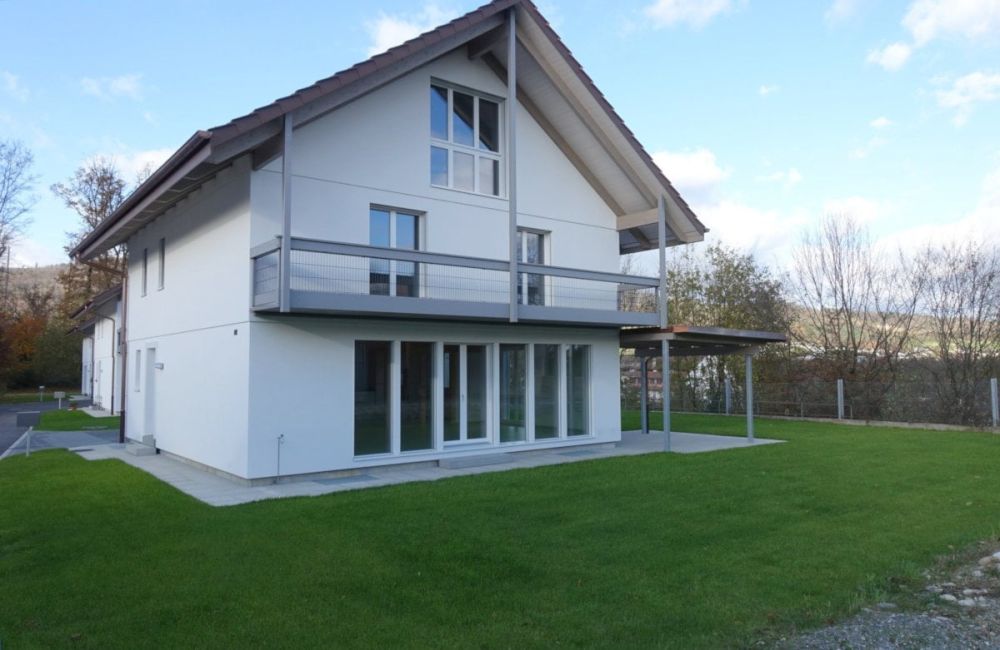 Schönes 6.5-Zimmer Einfamilienhaus mit viel Holz -  Bild 1
