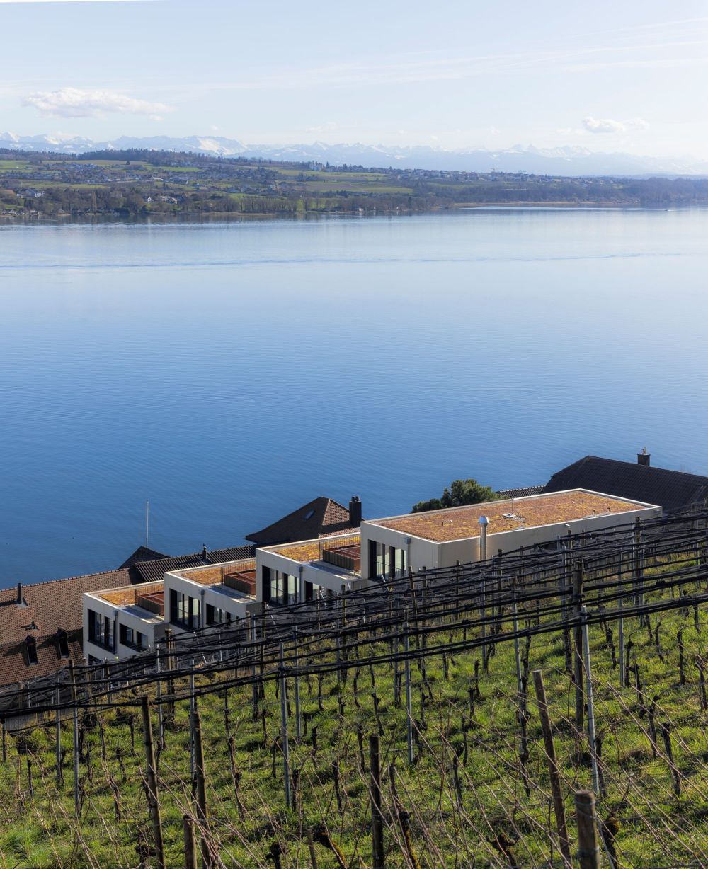 Neues Terrassenhaus mit unverbaubarer Seesicht – alles auf einer Ebene -  Bild 1