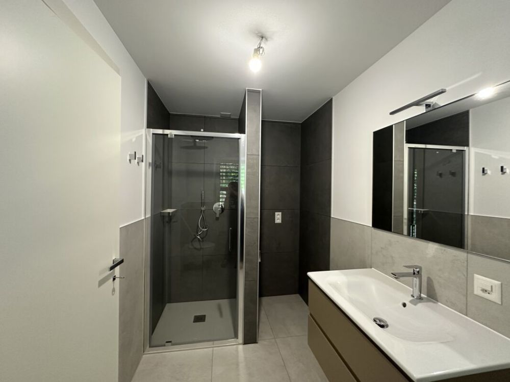 Neue und moderne 3.5-Zimmer-Wohnung mit eigenem Garten und Terrasse in Mendrisio Arzo -  Bild 7