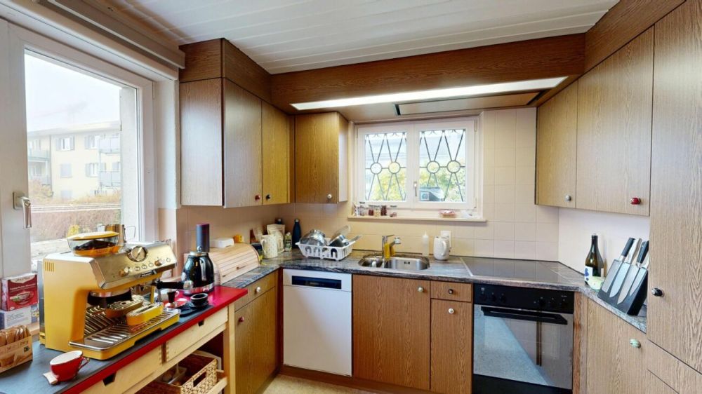 2-Familienhaus mit Potenzial an attraktiver Lage in Wettingen - Küche (EG)