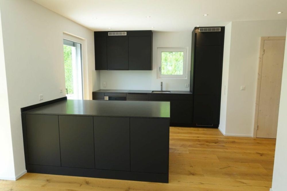 Einfamilienhaus mit Einliegerwohnung als Erstwohnsitz in Cumbel - Die moderne Küche