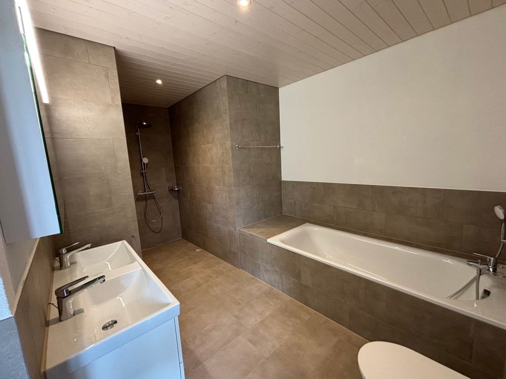 Moderne 4.5-Zimmer-Dachgeschosswohnung mit grossem Balkon – Wohnen an bester Aussichtslage -  Bild 8