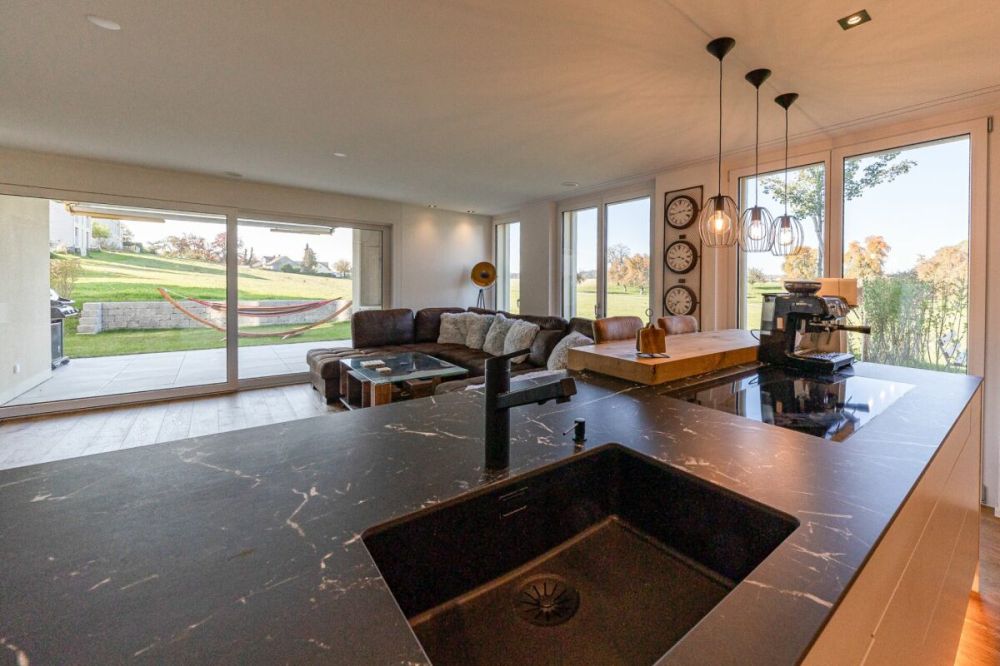 3.5-Zimmer-Gartenwohnung an ruhiger Lage in Amriswil mit Blick ins Grüne (Landwirtschaftszone) - Küche