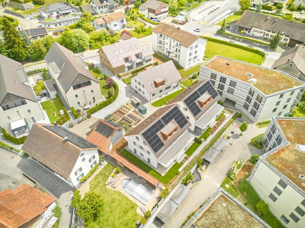 6 1/2-Zimmer-Doppeleinfamilienhaus mit nutzbarer Landfläche -  Bild 11