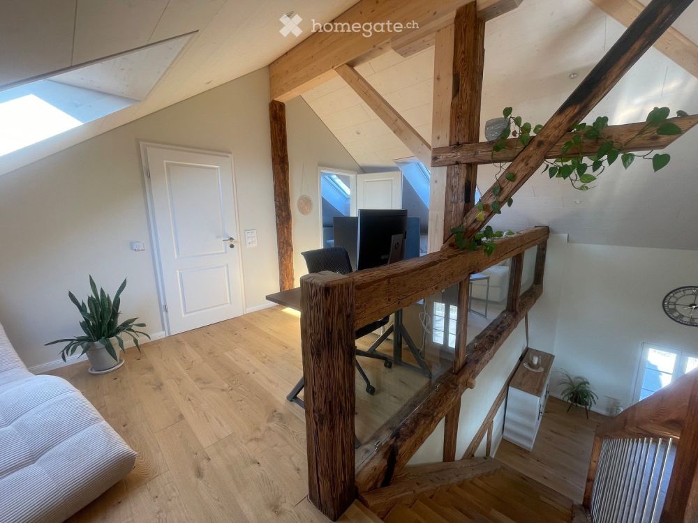 Exklusiver 3.5-Zimmer-Eckhausteil über drei Etagen mit Galerie, Garten und Terrasse, inkl. Garage -  Bild 4