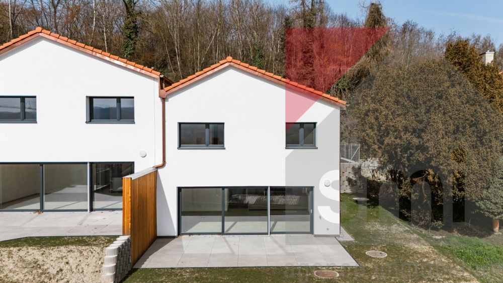 Villa mit 5 Zimmern und schönem Blick sowie harmonischer Ausstattung - Villa 1