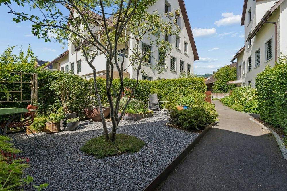 Neuwertiges 5-Zimmer-Mittel-Flarzhaus mit Gartensitzplatz - Gartensitzplatz
