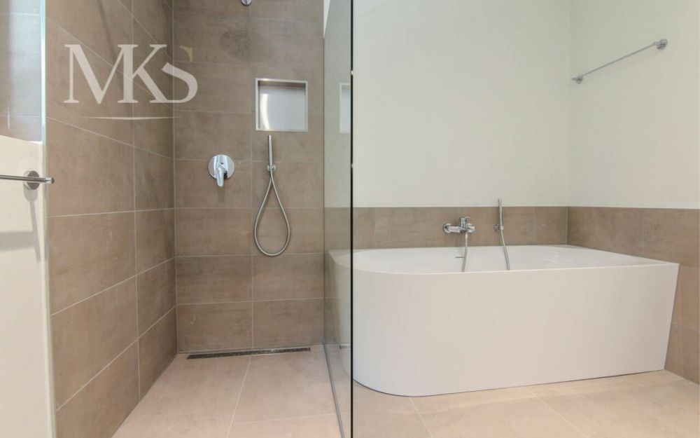 Ihr Wohntraum: Sonne und Panorma auf 182 Quadratmetern - Badezimmer