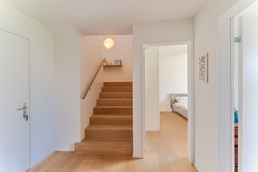 Exklusive 4½ Zimmer-Minergie-Maisonette-Wohnung an familienfreundlicher Lage mit gemütlichem Garten -  Bild 12
