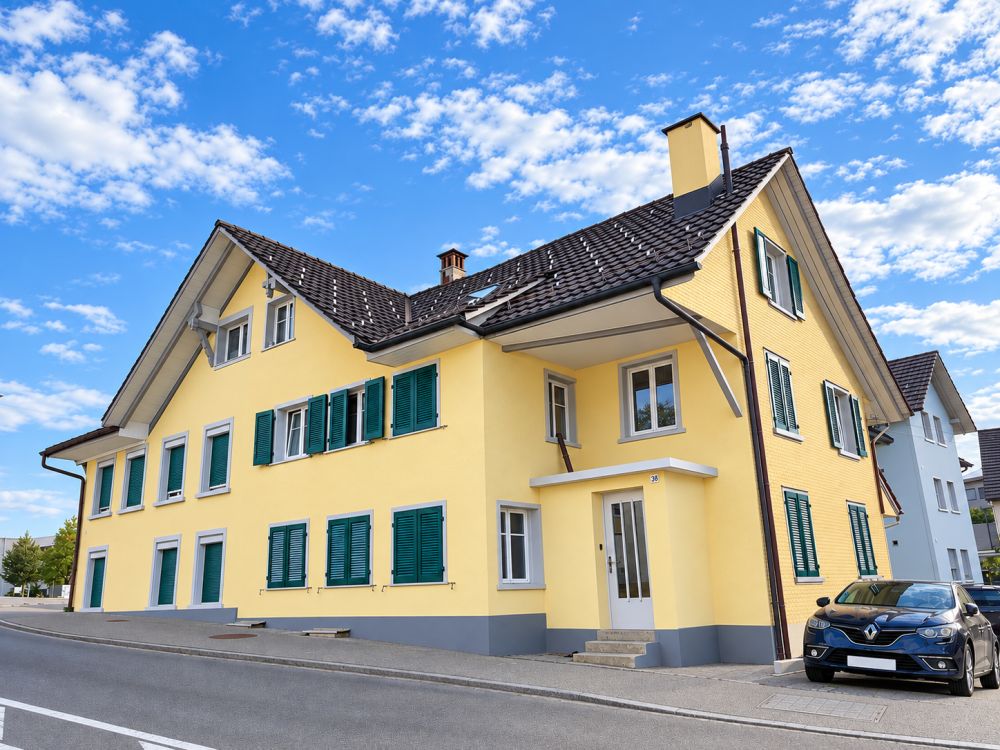 Vollvermietetes Mehrfamilienhaus mit spannendem Entwicklungspotenzial -  Bild 1