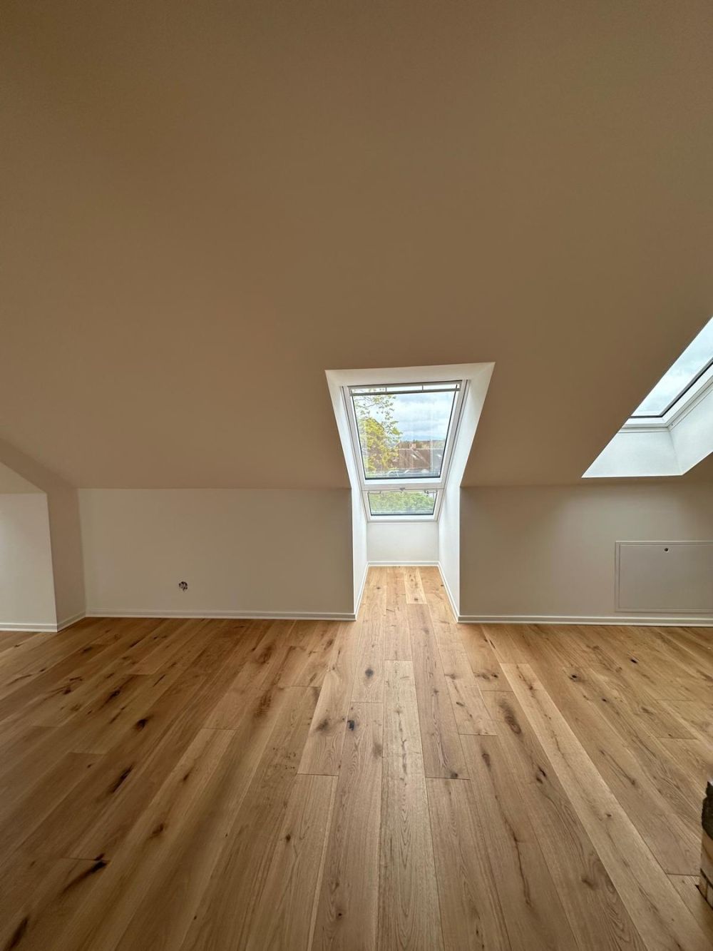 Erstbezug nach komplettem Dachausbau  exklusive Dachgeschosswohnung mit Cabriofenster in zentraler Lage -  Bild 12
