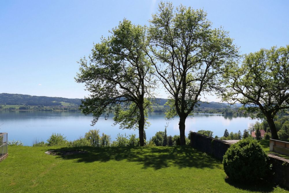 Grundstück mit uneingeschränkter Seesicht & Entwicklungspotenzial - [KI-optimiertes Foto]