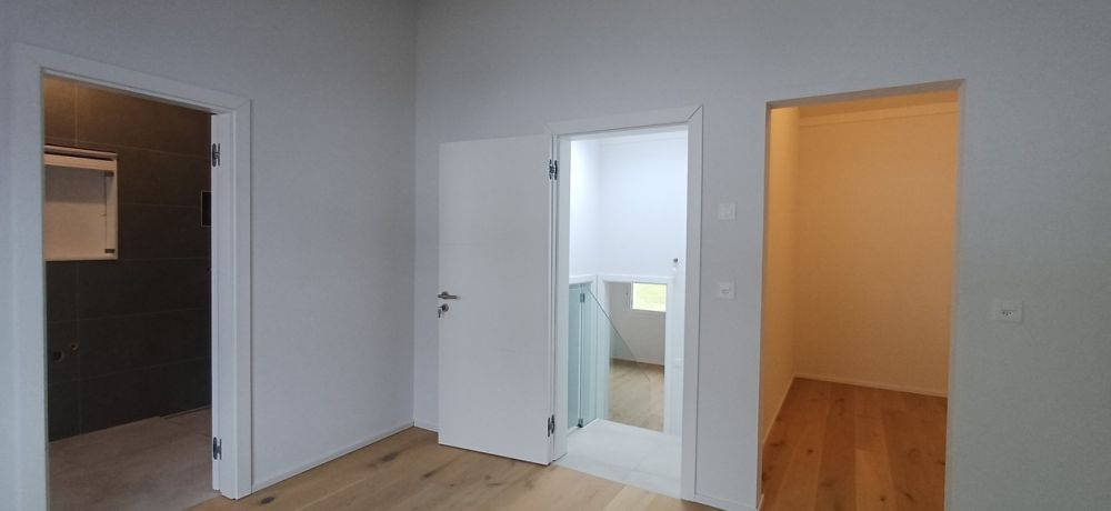 À vendre. Charmante villa mitoyenne de 5.5 pcs. Idéale pour une famill - Bild 10