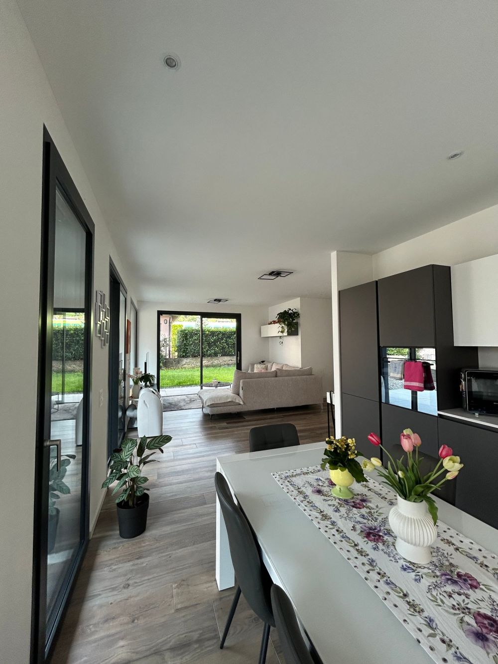 CANOBBIO - MODERNES 4.5-ZIMMER-WOHNUNG MIT GARTEN ZUM VERKAUF -  Bild 3